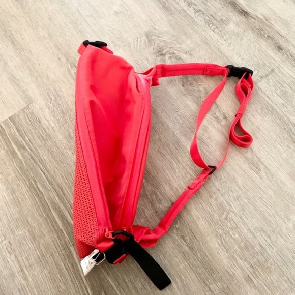 Versatile Lululemon Hands-Free All Hour Belt Bag - Picture 7 of 7